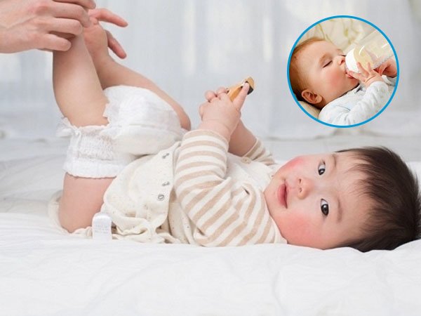 Nhận biết trẻ sơ sinh bị sôi bụng qua đặc điểm phân của trẻ - 2