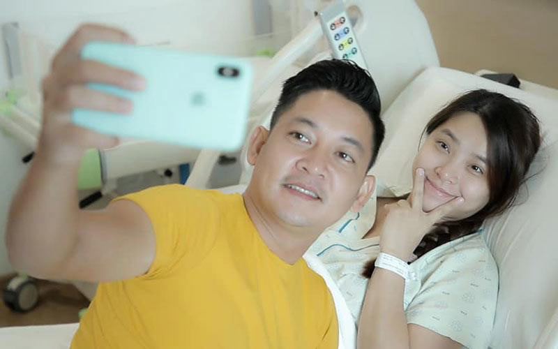 Hải Băng sinh con gái đầu lòng vào đầu năm 2017, con trai thứ 2 cho nam diễn viên Thành Đạt vào giữa năm 2018. Sau 3 tháng khi quay lại kiểm tra vết mổ, nữ ca sĩ bàng hoàng biết tin cô đã có thêm một túi thai trong tử cung, tim thai khi này đã được 8 tuần.
