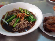 Xem ăn chơi - Quán mì vịt tiềm "đắt xắt ra miếng", khách cứ nườm nượp