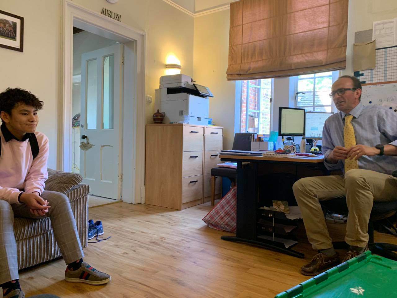 Sao Việt 24h: Lộ diện con trai khí chất, tài giỏi của Chi Bảo amp;#34;Đồng tiền xương máuamp;#34; - 3