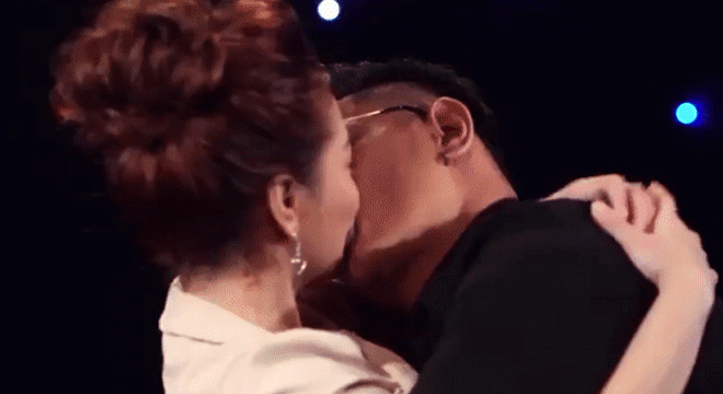 Hôn gợi dục, tạo dáng phản cảm: Gameshow hẹn hò trên truyền hình đang quá dễ dãi? - 1