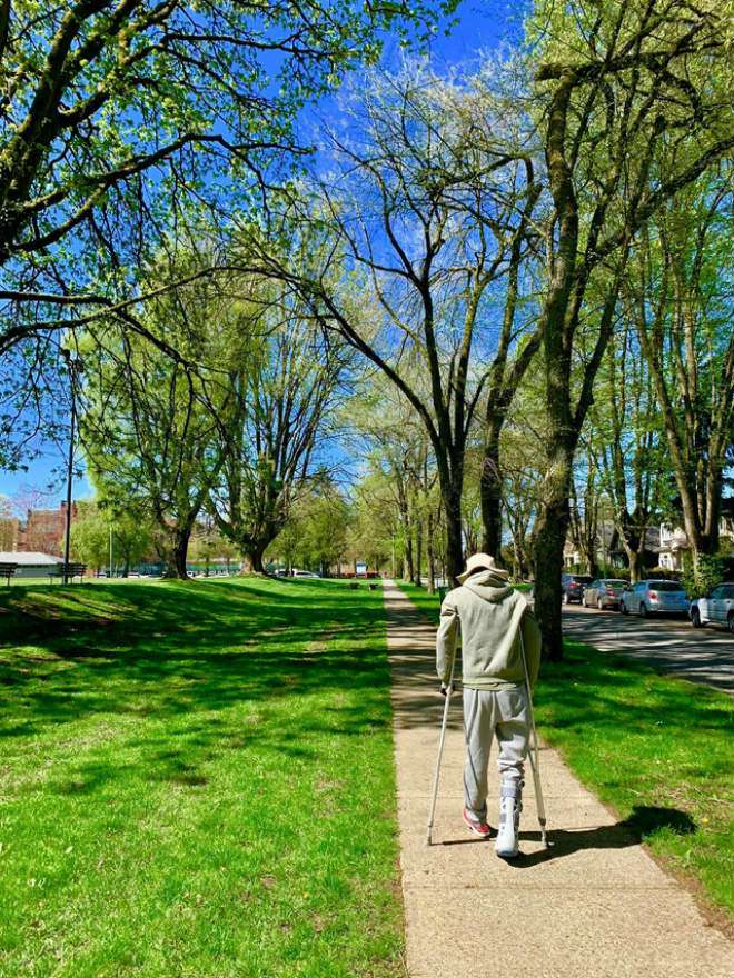 Tin tức 24h: Bất ngờ hình ảnh mới của Việt kiều Canada bị tạt axit, cắt gân chân - 1