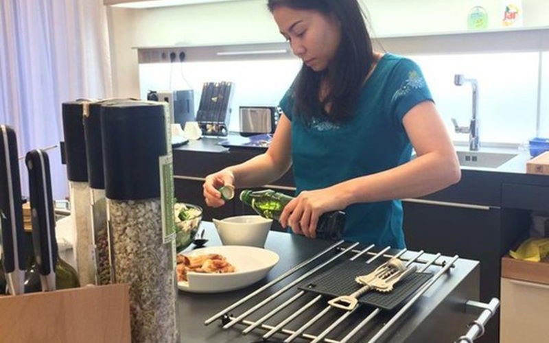 Thu Minh thường xuyên tự tay vào bếp nấu những bữa ăn ngon cho gia đình.
