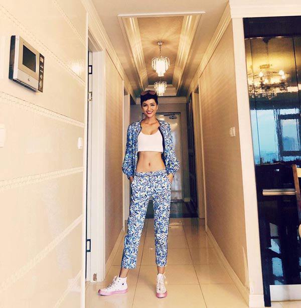 Chung đụng váy áo, Đỗ Mỹ Linh và Midu mỗi người một vẻ, vẹn cả mười phân - 14