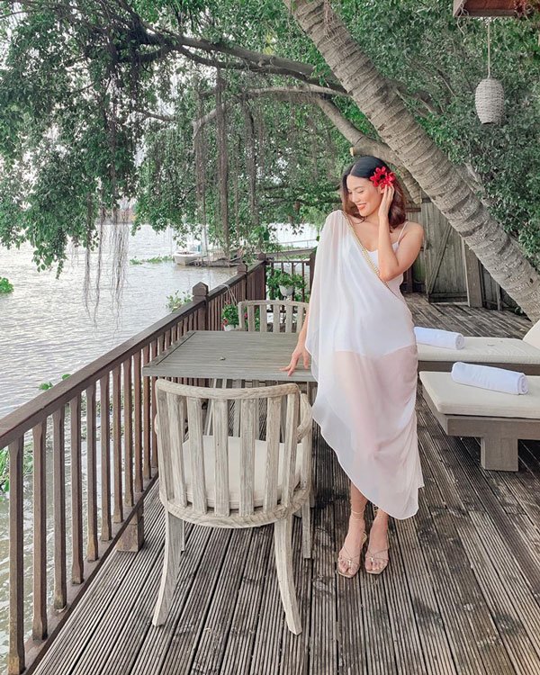 Mang bầu 5 tháng, Lan Khuê vẫn tự tin trưng diện bikini khoét ngực nóng bỏng - 3