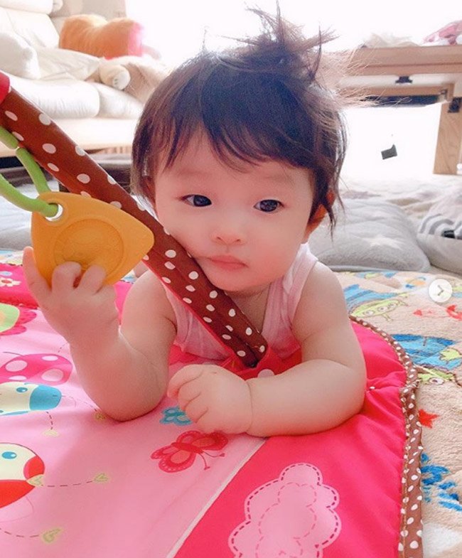 Mỹ nữ khiến đàn ông “bấn loạn” hóa ra là mẹ bỉm sữa, nhìn mặt con còn bất ngờ hơn - 13