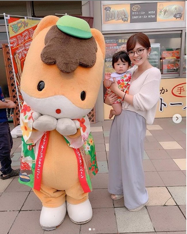 Mỹ nữ khiến đàn ông “bấn loạn” hóa ra là mẹ bỉm sữa, nhìn mặt con còn bất ngờ hơn - 6