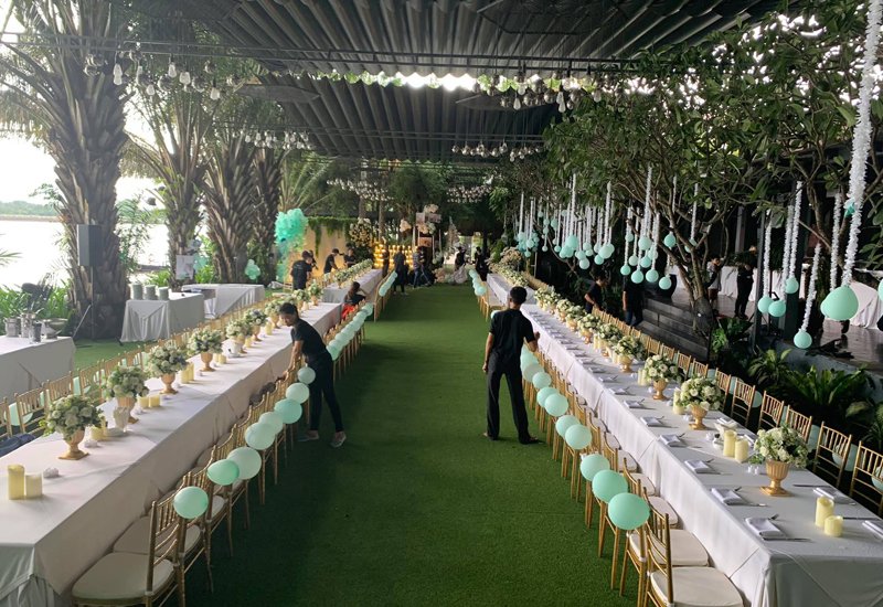 Toàn cảnh không gian tổ chức tiệc sinh nhật hoành tráng của con trai Lương Thế Thành - Thuý Diễm được trang trí với màu xanh làm chủ đạo.
