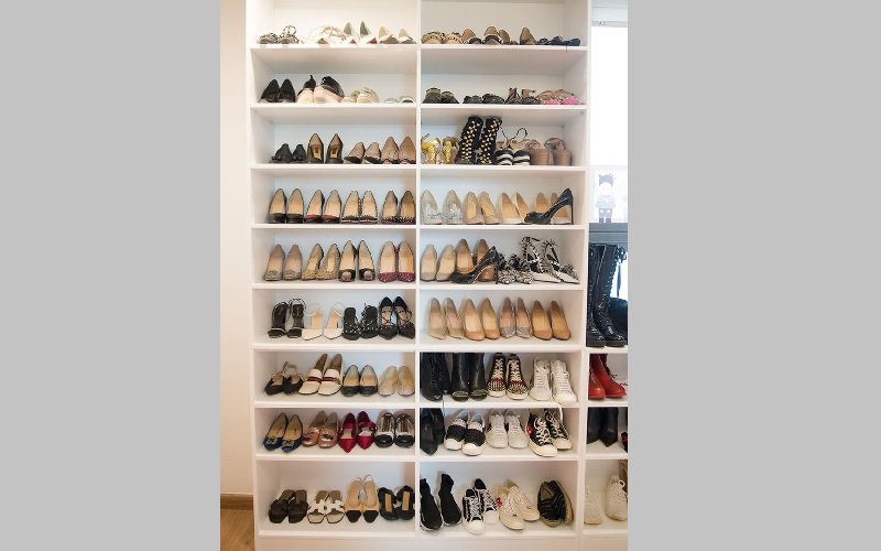 Cô dành một không gian rất lớn để trưng bày nhiều đôi giày có kiểu dáng khác nhau của mình.
