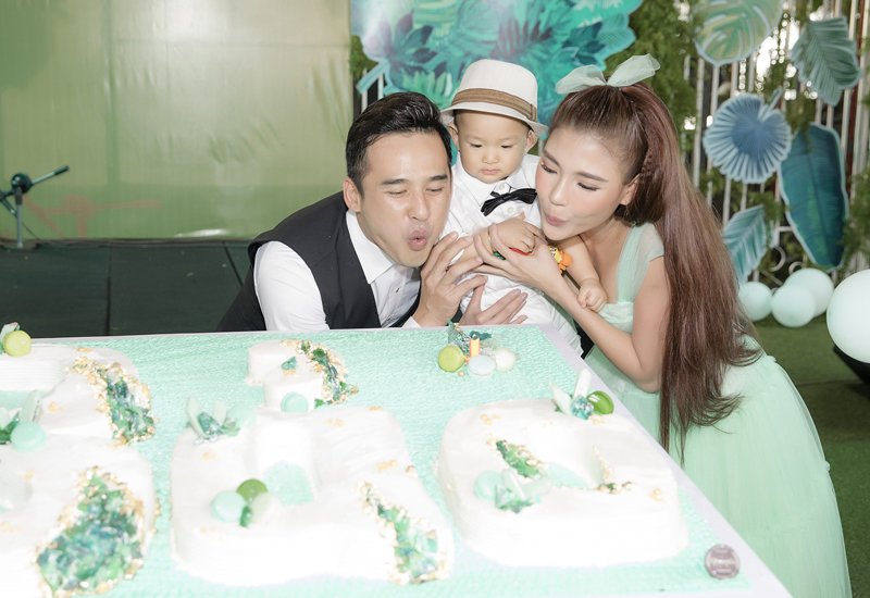 Tối ngày 24/6/2019, vợ chồng Lương Thế Thành – Thuý Diễm tổ chức buổi tiệc thôi nôi con trai Bảo Bảo hoành tráng tại TP.HCM. 
