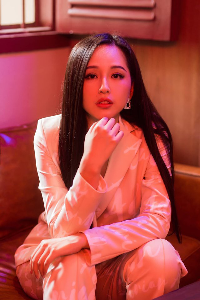 Đẳng cấp Mai Phương Thuý: Diện vest xẻ ngực lộ nội y mà không ai chê trách! - 5