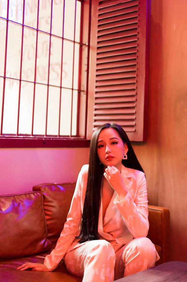 Đẳng cấp Mai Phương Thuý: Diện vest xẻ ngực lộ nội y mà không ai chê trách! - 6