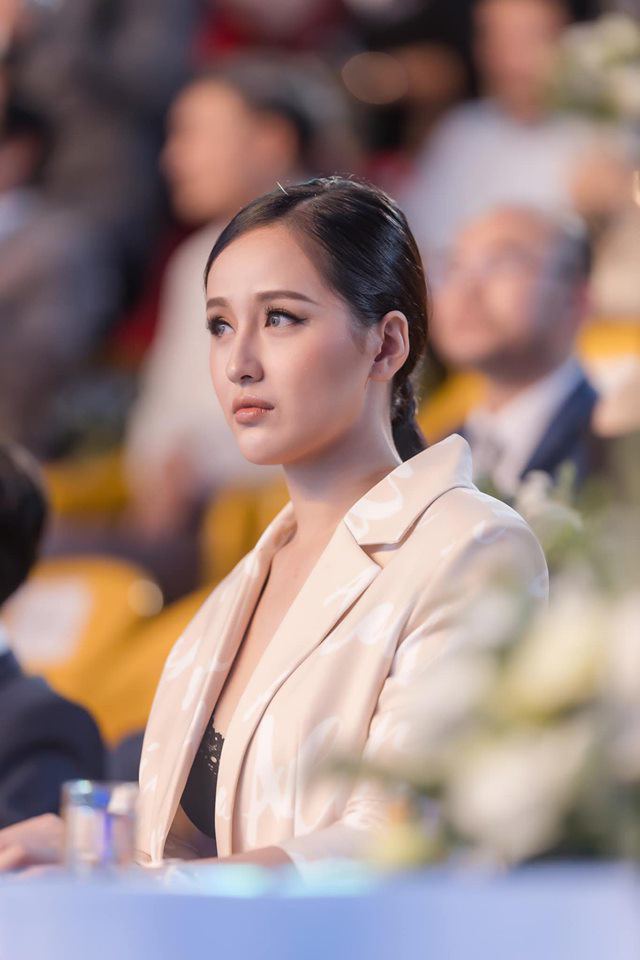Đẳng cấp Mai Phương Thuý: Diện vest xẻ ngực lộ nội y mà không ai chê trách! - 2