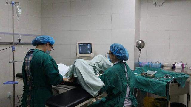 Mẹ chồng ép con dâu bỏ thai 6 tháng vì tưởng thêm cháu gái, ai ngờ sự thật đau lòng - 1