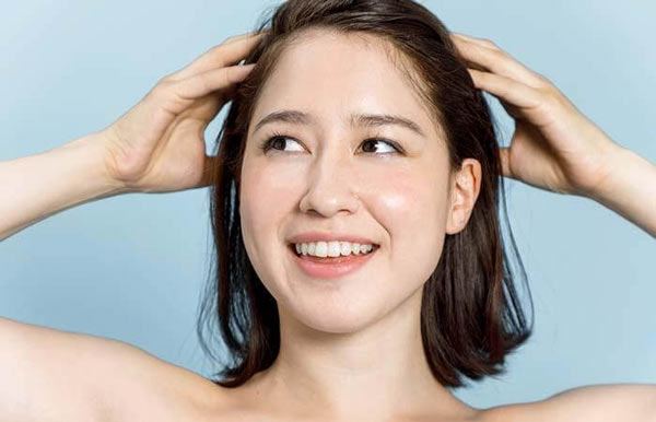 Ngày xưa có tóc cây dừa, giờ đây Hamp;#39;Hen Niê cực amp;#34;bá đạoamp;#34; với kiểu tóc 3 chỏm hài hước - 11