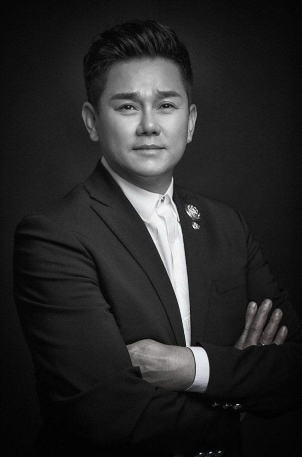 Ngôi sao 24/7: Sự thật chuyện amp;#34;trai đẹp ngoài hành tinhamp;#34; bị bố bỏ rơi, giờ amp;#34;mặt dàyamp;#34; nối lại - 2