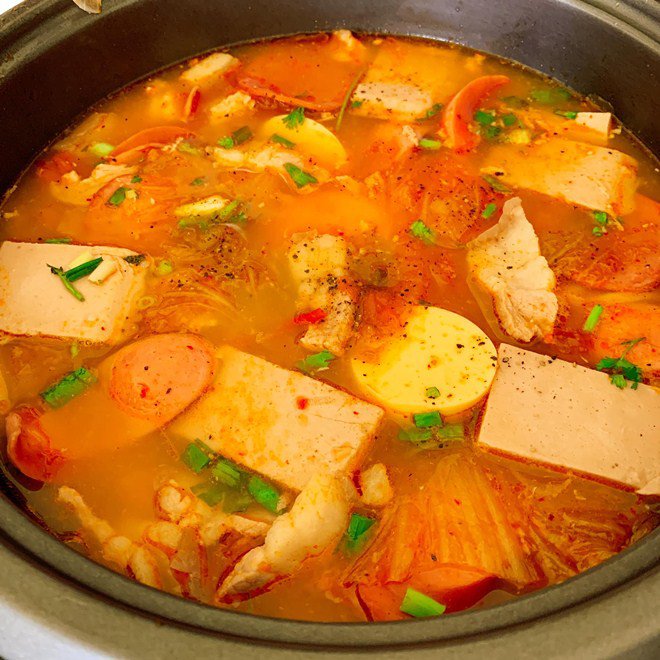 Nữ ca sĩ nóng bỏng lấy chồng xong bỗng biết nấu ăn, mẹ cô lại lo cho con rể vì... - 13