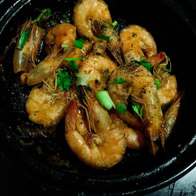 Nữ ca sĩ nóng bỏng lấy chồng xong bỗng biết nấu ăn, mẹ cô lại lo cho con rể vì... - 10