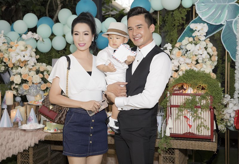 ... diễn viên Trịnh Kim Chi, vợ chồng diễn viên Ngọc Lan, vợ chồng diễn viên Vân Trang và con gái.
