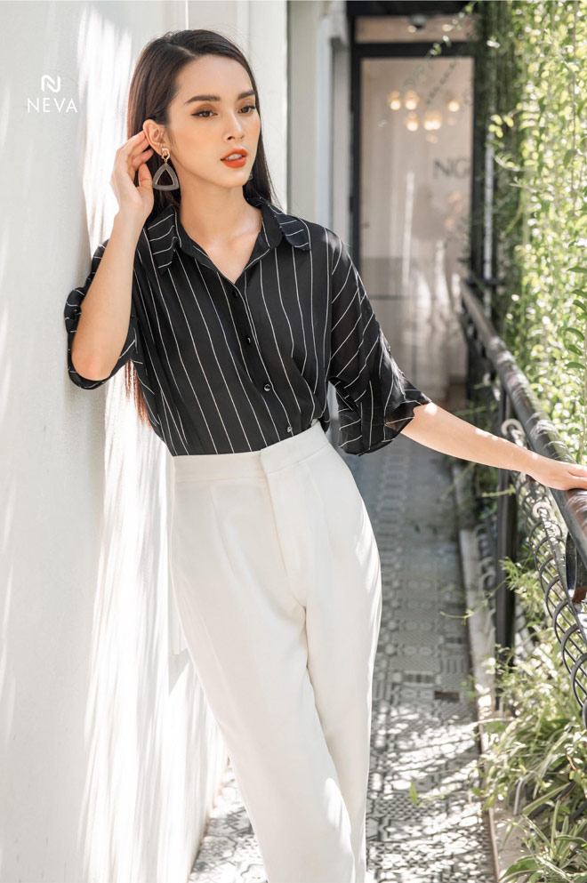 Họa tiết kẻ sọc cùng chi tiết bèo giúp trang phục trở nên bắt mắt và ấn tượng hơn