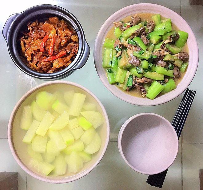 Một tuần đi chợ 1 lần nhưng mâm cơm nào của 9X cũng khiến dân mạng thèm chảy nước miếng - 3