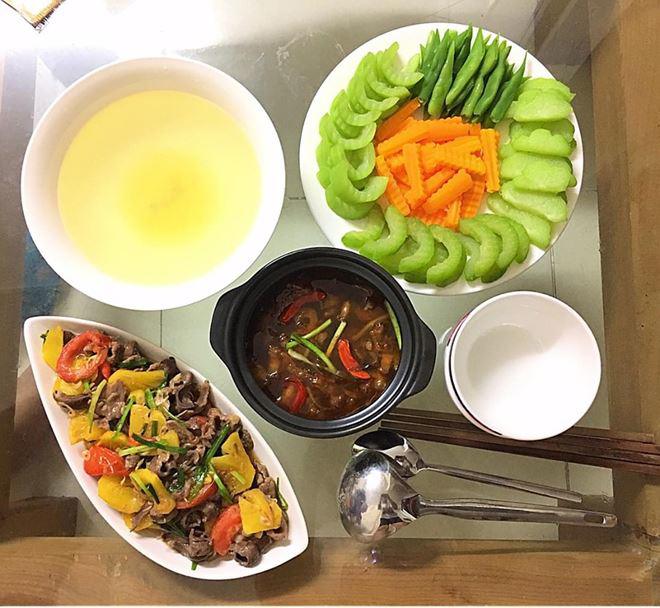 Một tuần đi chợ 1 lần nhưng mâm cơm nào của 9X cũng khiến dân mạng thèm chảy nước miếng - 12