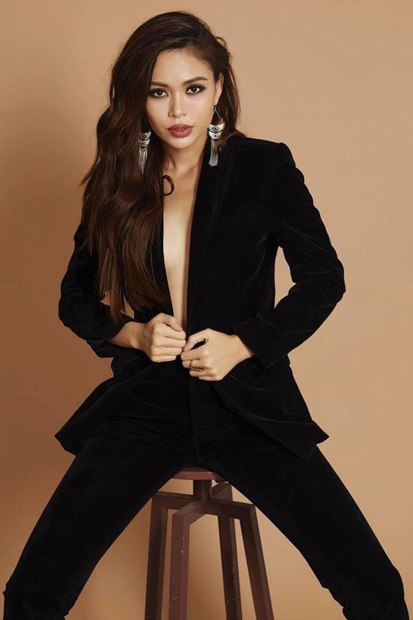 Mỹ nhân Việt bỗng biến thành amp;#34;người phụ nữ 2 lưngamp;#34; với vest không nội y - 6