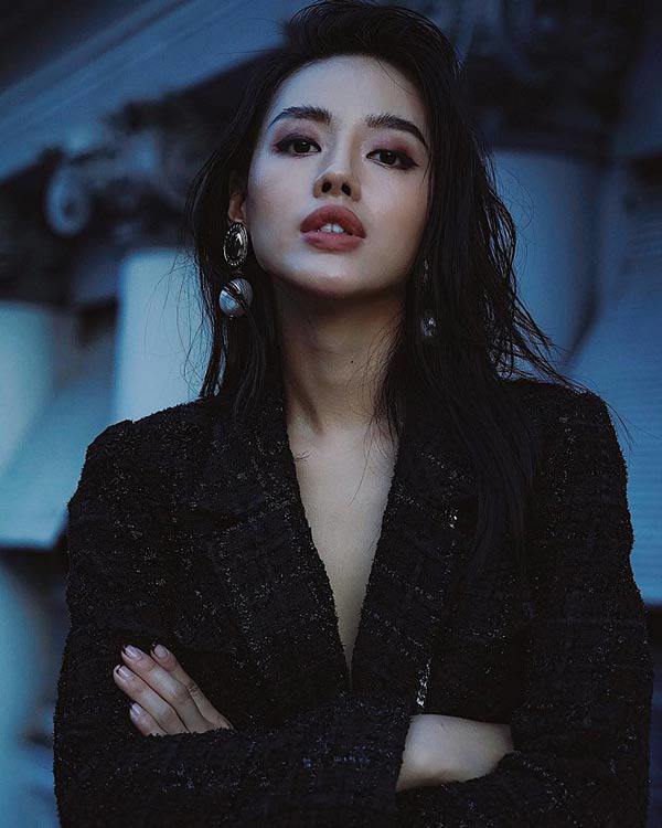 Mỹ nhân Việt bỗng biến thành amp;#34;người phụ nữ 2 lưngamp;#34; với vest không nội y - 8