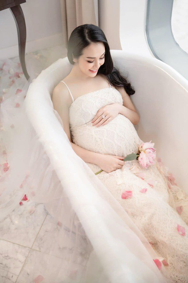 Riêng gì Diệp Lâm Anh, Vbiz còn có 2 bà bầu giữ dáng đẹp amp;#34;nổ đom đóm mắtamp;#34; đây! - 8