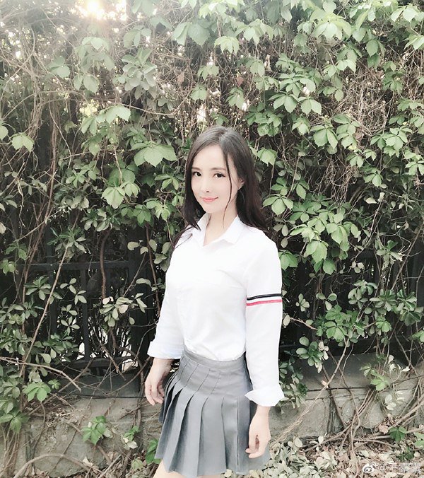 Tin được không, Can Lộ Lộ thích khoe thân ngày nào giờ amp;#34;chính chuyênamp;#34;, e ấp như thiếu nữ 18 - 6
