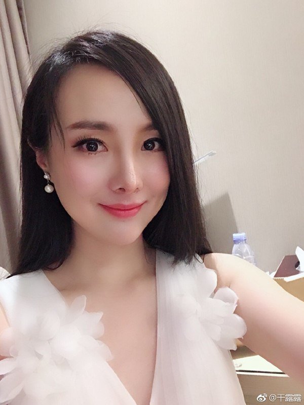 Tin được không, Can Lộ Lộ thích khoe thân ngày nào giờ amp;#34;chính chuyênamp;#34;, e ấp như thiếu nữ 18 - 10