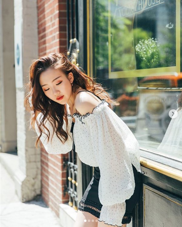Tranh thủ HN mát rượi, chị em diện ngay áo blouse dài tay vừa xinh vừa giấu bắp tay thô - 17