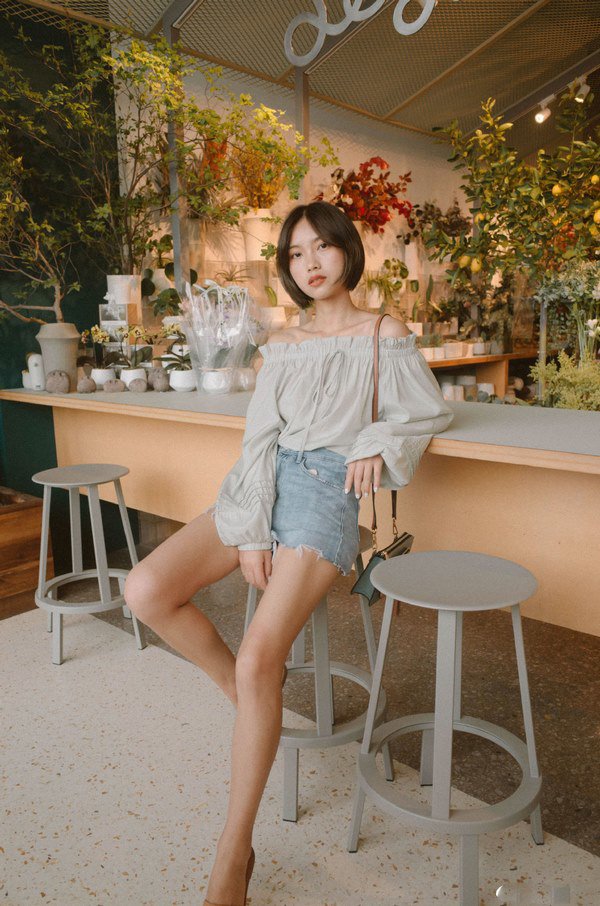 Tranh thủ HN mát rượi, chị em diện ngay áo blouse dài tay vừa xinh vừa giấu bắp tay thô - 14