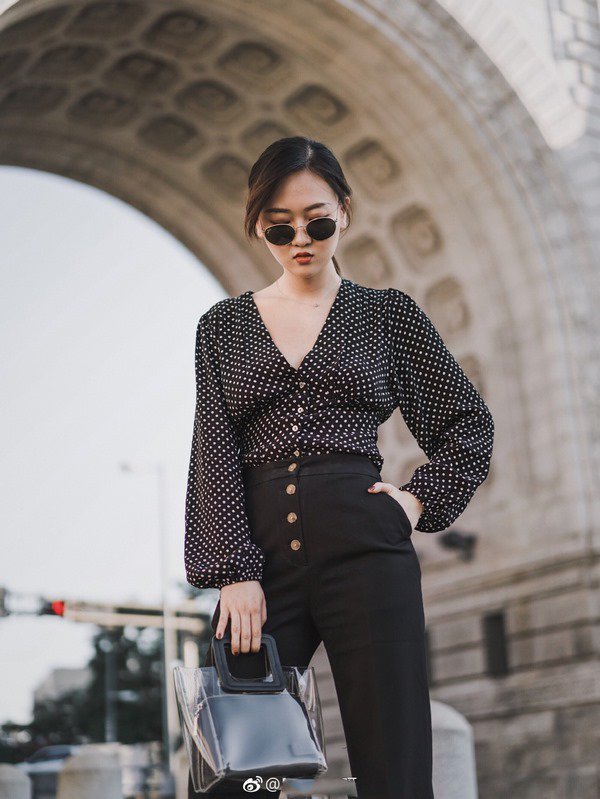 Tranh thủ HN mát rượi, chị em diện ngay áo blouse dài tay vừa xinh vừa giấu bắp tay thô - 9