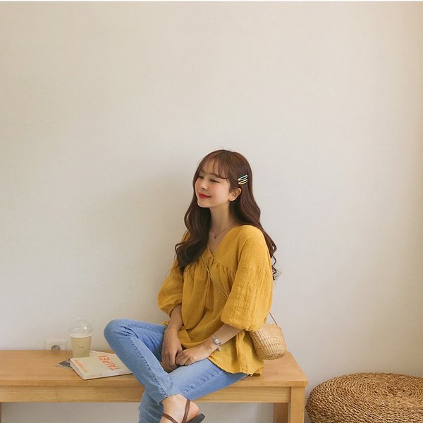 Tranh thủ HN mát rượi, chị em diện ngay áo blouse dài tay vừa xinh vừa giấu bắp tay thô - 2