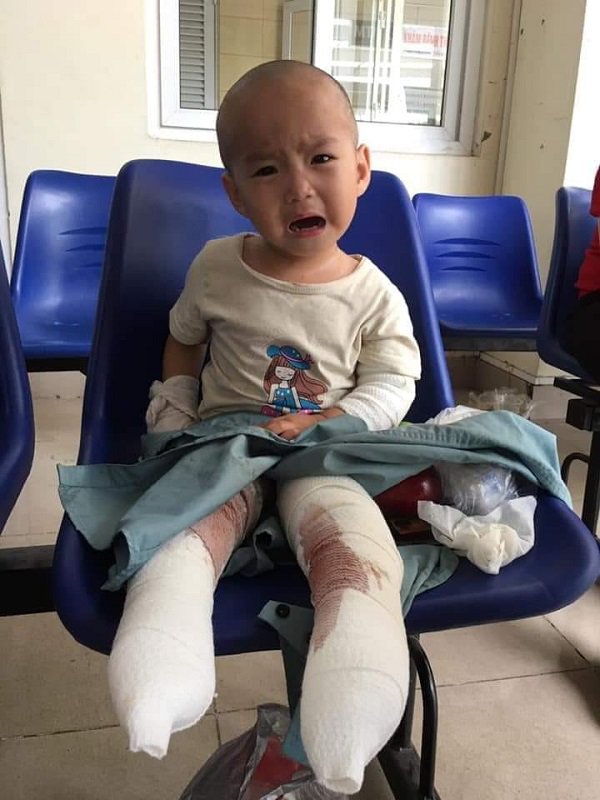 Nhói lòng câu nói của bé gái khi sự sống chỉ tính bằng ngày: amp;#34;Mẹ muốn thấy con nữa không?amp;#34; - 1