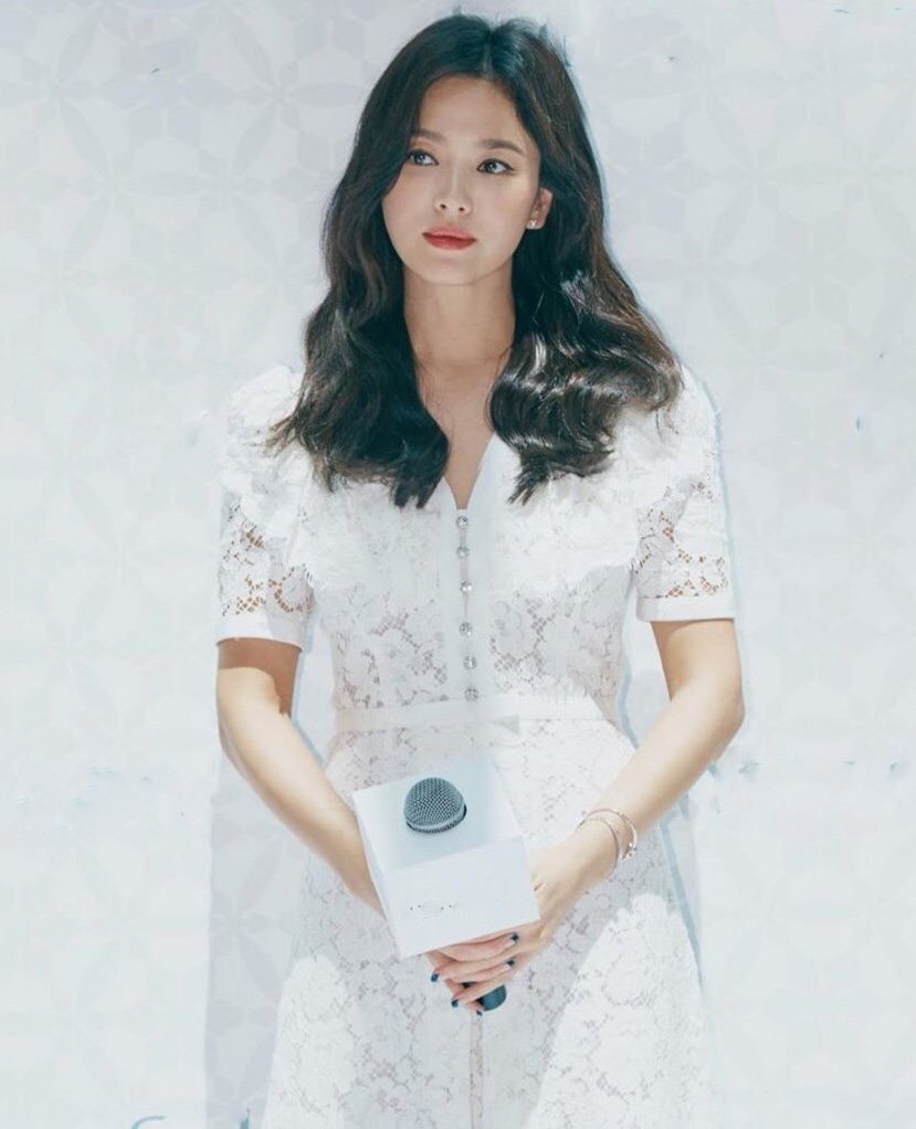 kieu trang diem "phu nu doc than quyen ru" cua song hye kyo duoc khen het loi - 1