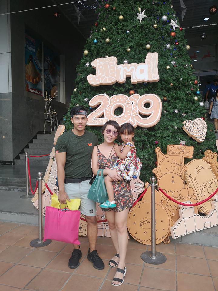 amp;#34;Phất lênamp;#34; nhờ phẫu thuật mặt, mẹ đơn thân vớ được tình trẻ chiều con gái hết mực - 14