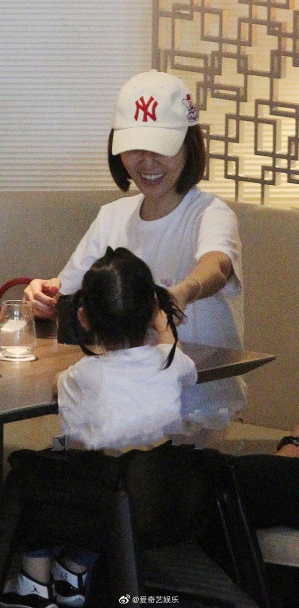 Ngôi sao 24/7: Từ amp;#34;nữ hoàng thích khoeamp;#34;, Can Lộ Lộ thay đổi khó ai nhận ra - 4