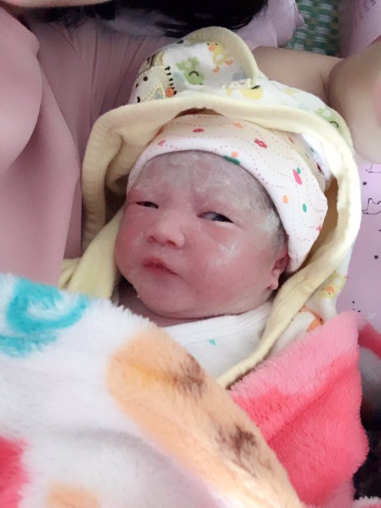 Mẹ Hà Nội 4 lần sinh thường amp;#34;nhanh như chớp”, chưa kịp thay váy con đã “oe oe” - 4