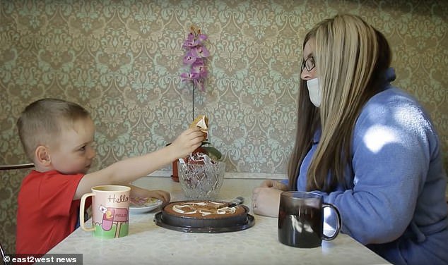 Sau khi sinh, người phụ nữ đột nhiên biến thành đàn ông khiến chồng không dám hôn - 2