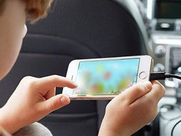 Con trai 13 tuổi đột nhiên "phát điên", trí não như 3 tuổi vì dùng điện thoại quá nhiều