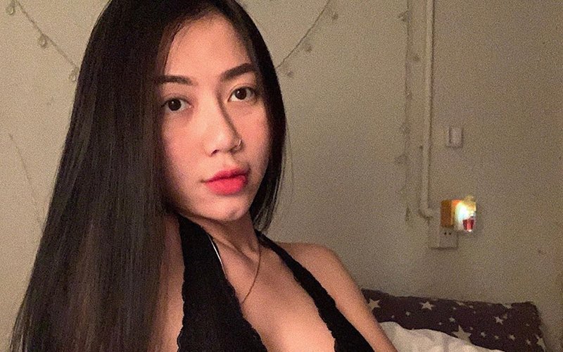 Cococheoli Phương Anh được xem là quả bom sexy mới của giới trẻ Việt, cô nàng sinh năm 1994 luôn có những chiếc ảnh khoe body săn chắc với nhiều bộ bikini mỏng manh và kiệm vài hơn cả Ngọc Trinh. 
