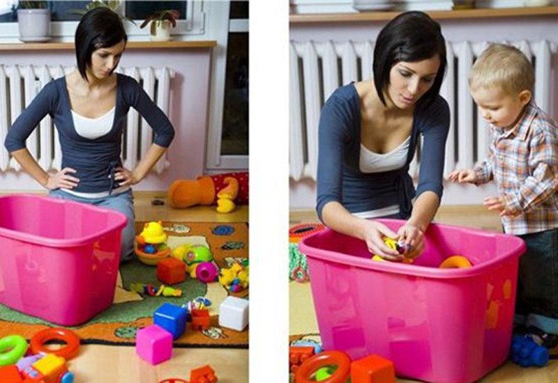 Để một khoảng thời gian cho trẻ bình tĩnh lại, sau đó mẹ mang một chiếc thùng đựng toàn bộ số đồ chơi của con và bắt chơi trò "phân loại đồ chơi trên sàn bỏ vào từng góc phòng".
