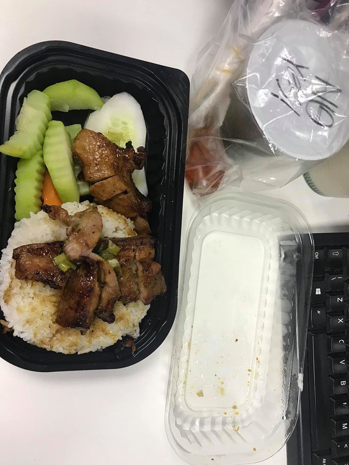 Đặt cơm qua mạng hốt hoảng nhận về 5 miếng xương gà, thái độ của chủ quán mới bất ngờ - 3