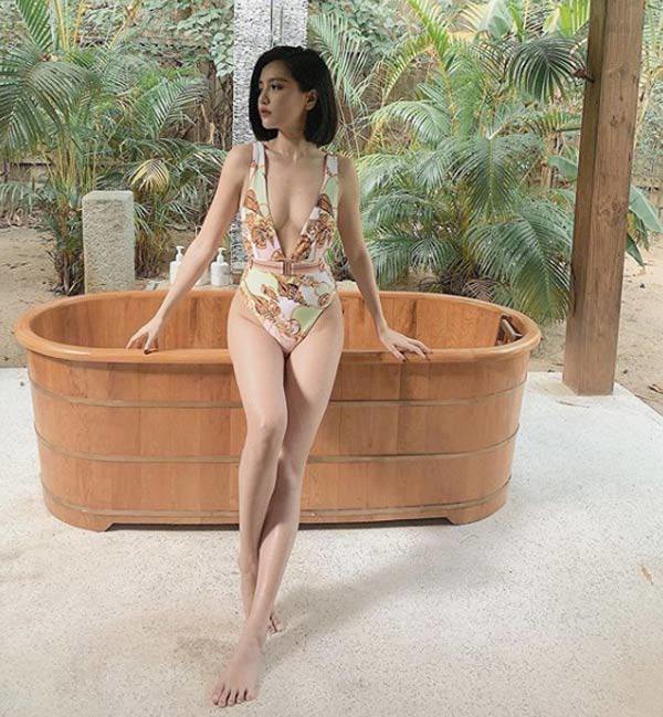 Khéo như Bích Phương: Hô biến vòng 1 amp;#34;lép kẹpamp;#34; thành lợi thể để ăn mặc sang chảnh - 1