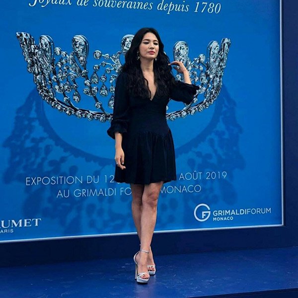 Sau khi ly dị, Song Hye Kyo diện váy xẻ ngực sâu hút khiến hàng triệu con tim say đắm - 6