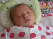 Làm mẹ - Ngày hè nóng nực, con 1 tuổi méo mồm vì mẹ cho nằm điều hòa sai cách