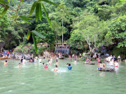 Xem ăn chơi - Khám phá hang động kỳ vĩ có sự tích chim phượng hoàng hóa đá