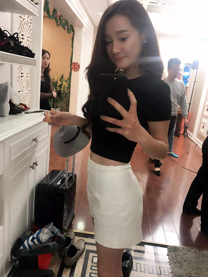 Nổi tiếng là gái ngoan, nhưng mỗi lần diện đồ khoe eo, Nhã Phương lại gây sốt - 5